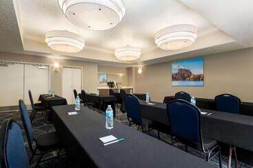 هتل La Quinta Inn And Suites By Wyndham At Watiki Waterpark