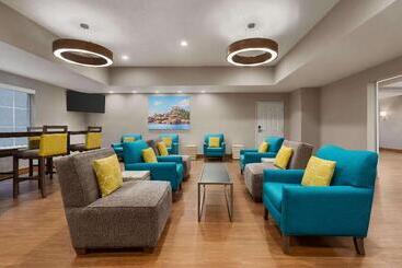 هتل La Quinta Inn And Suites By Wyndham At Watiki Waterpark
