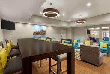 هتل La Quinta Inn And Suites By Wyndham At Watiki Waterpark