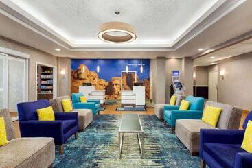 هتل La Quinta Inn And Suites By Wyndham At Watiki Waterpark