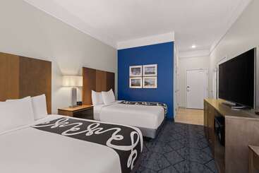 هتل La Quinta Inn And Suites By Wyndham At Watiki Waterpark