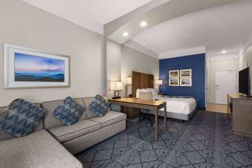 هتل La Quinta Inn And Suites By Wyndham At Watiki Waterpark