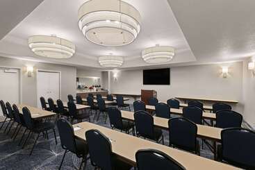 هتل La Quinta Inn And Suites By Wyndham At Watiki Waterpark