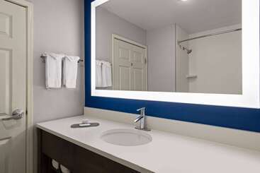 هتل La Quinta Inn And Suites By Wyndham At Watiki Waterpark