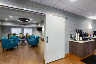 هتل La Quinta Inn And Suites By Wyndham At Watiki Waterpark