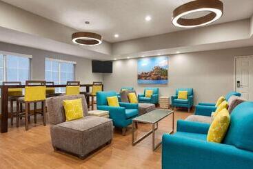 هتل La Quinta Inn And Suites By Wyndham At Watiki Waterpark