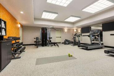 هتل La Quinta Inn And Suites By Wyndham At Watiki Waterpark