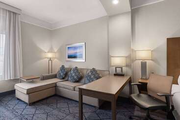 هتل La Quinta Inn And Suites By Wyndham At Watiki Waterpark