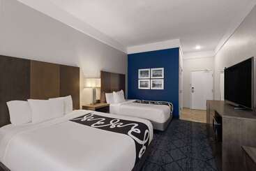 هتل La Quinta Inn And Suites By Wyndham At Watiki Waterpark