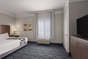 هتل La Quinta Inn And Suites By Wyndham At Watiki Waterpark