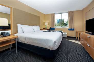 هتل La Quinta By Wyndham West Palm Beach Airport
