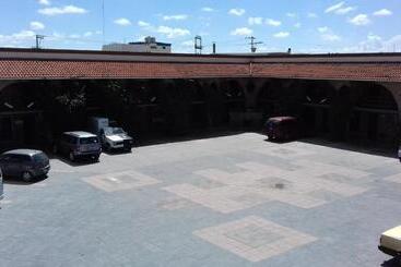 هتل Los Arcos