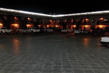 هتل Los Arcos