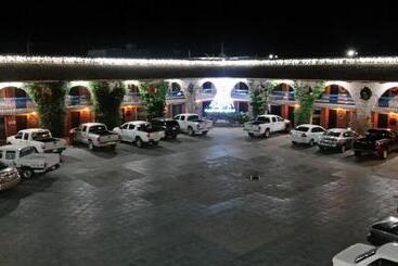 هتل Los Arcos