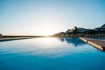 هتل Mantarays Ningaloo Beach Resort