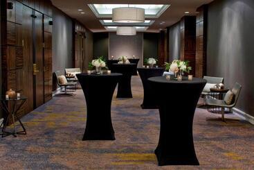 هتل Minneapolis Marriott West