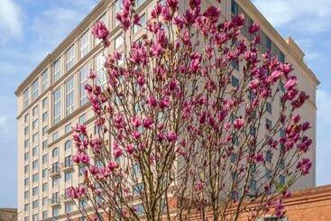 هتل New Orleans Marriott Warehouse Arts District