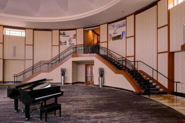 هتل Newport News Marriott At City Center