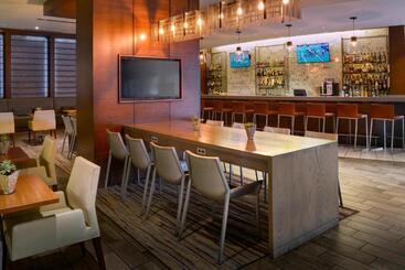 هتل Newport News Marriott At City Center