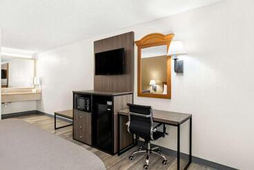 هتل Quality Inn