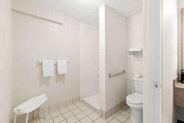 هتل Quality Inn