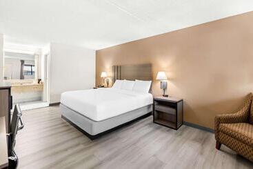 هتل Quality Inn
