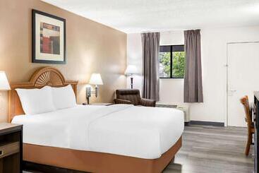 هتل Quality Inn