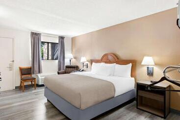 هتل Quality Inn