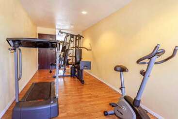 هتل Quality Inn Near Seattle Premium Outlets