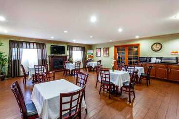 هتل Quality Inn Near Seattle Premium Outlets