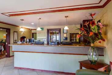 هتل Quality Inn Near Seattle Premium Outlets