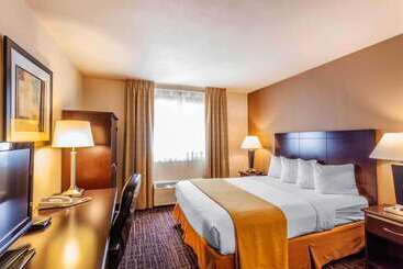 هتل Quality Inn Near Seattle Premium Outlets