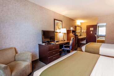 هتل Quality Inn Near Seattle Premium Outlets
