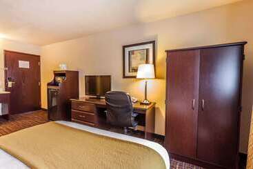 هتل Quality Inn Near Seattle Premium Outlets
