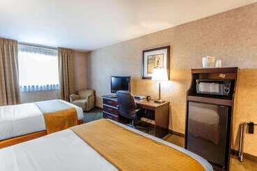 هتل Quality Inn Near Seattle Premium Outlets