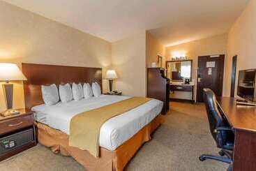 هتل Quality Inn Near Seattle Premium Outlets