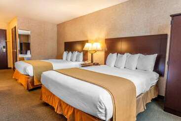 هتل Quality Inn Near Seattle Premium Outlets