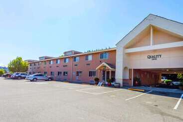 هتل Quality Inn Near Seattle Premium Outlets