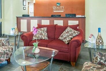 هتل Quality Inn & Suites Kansas City I435n Near Sports Complex