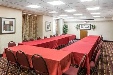 هتل Quality Inn & Suites