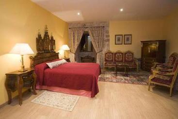هتل Residencia Real Del Castillo De Curiel