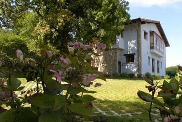 هتل روستایی La Casona Encanto Rural   Apartahotel Spa Llanes