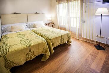 هتل روستایی La Casona Encanto Rural   Apartahotel Spa Llanes