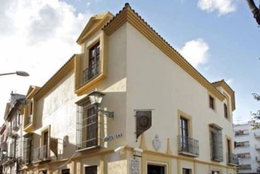 هتل Sacristia De Santa Ana