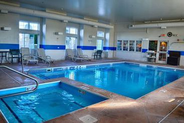 هتل Toledo Bridgepointe Inn & Suites By Hollywood Casino, Downtown, Owens College