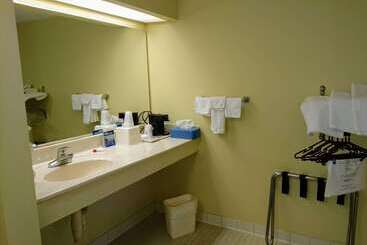 هتل Travelodge By Wyndham Knoxville East