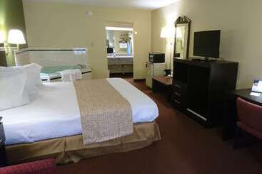 هتل Travelodge By Wyndham Knoxville East