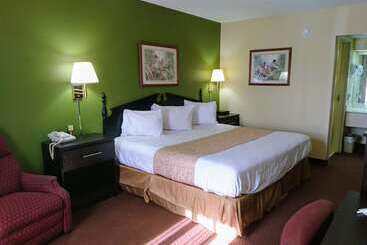 هتل Travelodge By Wyndham Knoxville East