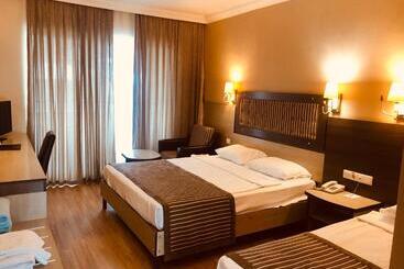 Kirbiyik Resort Hotel   All Inclusive