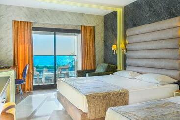 Kirbiyik Resort Hotel   All Inclusive